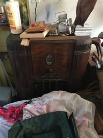 1930's Philco radio