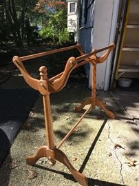 Quilt or throw blanket stand