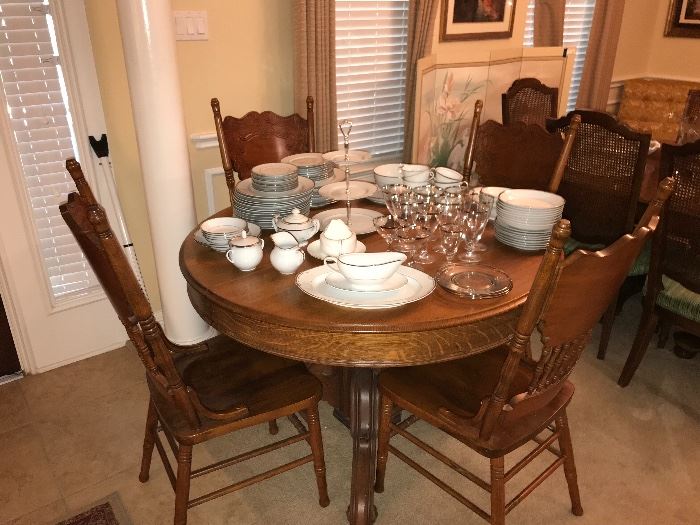 Oak pedestal table with 4 pressed-back chairs 