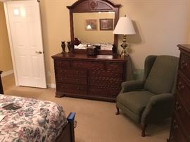 Broyhill Dresser with mirror