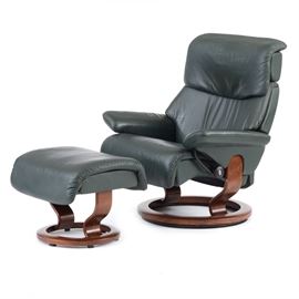 Green Leather "Stressless" Adjustable Chair and Ottoman by Ekornes / Norway: A green leather upholstered “Stressless” lounge chair with headrest, adjustment knob and ottoman, by Ekornes of Norway. The chair and ottoman have laminated wooden frames, stained mahogany and each having a circular base.