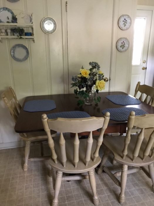 Dining Room Set, with 4 chairs, Collectible Plates