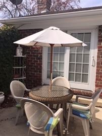 Pretty patio set with umbrella