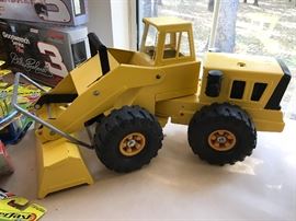 More vintage Tonka trucks.