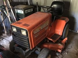 Kubota G4200 HST tractor with diesel engine.