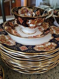 30 pieces of Royal Albert "Heirloom"