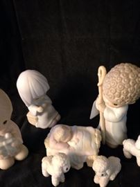 Precious Moments - Nativity scene has 13 pieces