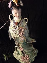 Delicate Asian figurine