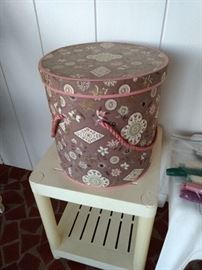 Love this vintage sewing box!