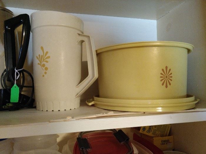 Many pieces of vintage Tupperware!