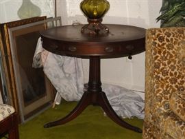 30" Round Mahogany Table