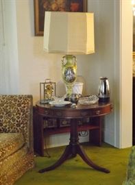 30" Round Mahogany Table