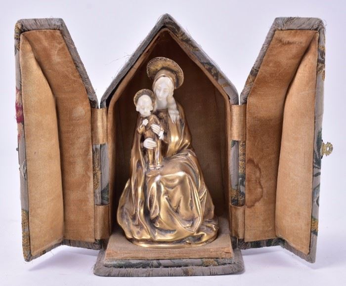 Lot 92: Capodimonte 11831 Madonna & Child in Gold Robes
