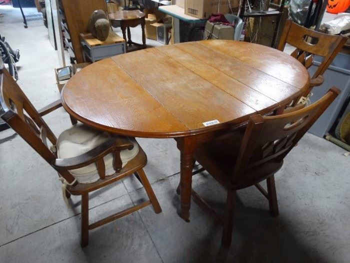 Drop leaf dining table w/3 chairs