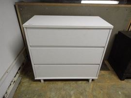31" 3 Drawer Dresser