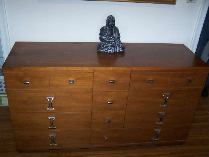 MID-CENTURY CHEST OF DRAWERS ( HAS MATCHING MIRROR)