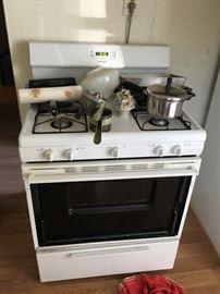 Stove, broken glass on front door but still heats up a Jack's pizza like nobody's business!