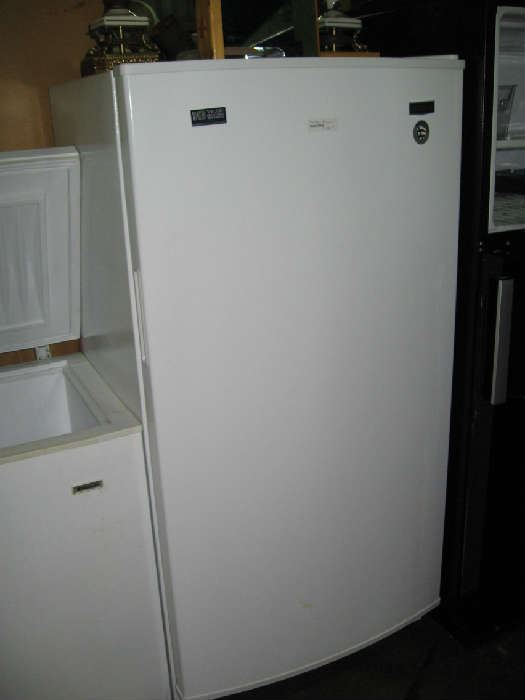 Upright Maytag in like new condition.  At Home Depot for $595.00....just 299.00 at The Estate Depot!