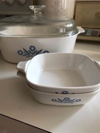 various vintage pyrex pieces