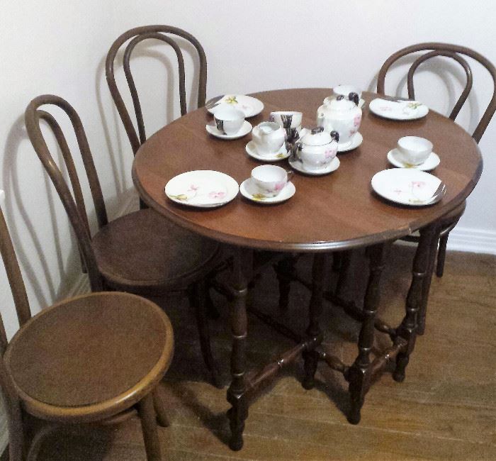 Gate legged oval drop leaf table, Bentwood parlor chairs, luster ware