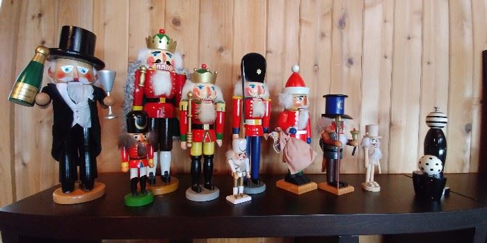 Karstadt Nutcracker King w/cape 18" high
Steinbeck nutcracker (Germany) soldier grey bed ringer - 11.5 high
Steinbeck nutcracker soldier  15.5 high
Steinbeck nutcracker (Germany) Volkskunst
Erzebirge nutcracker King with Crown  14.5 inches
Erzebirge nutcracker soldier 16" high
and others