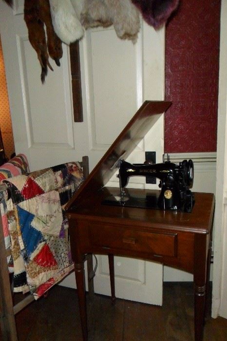 Antique Quilts,Antique Sewing Machine.