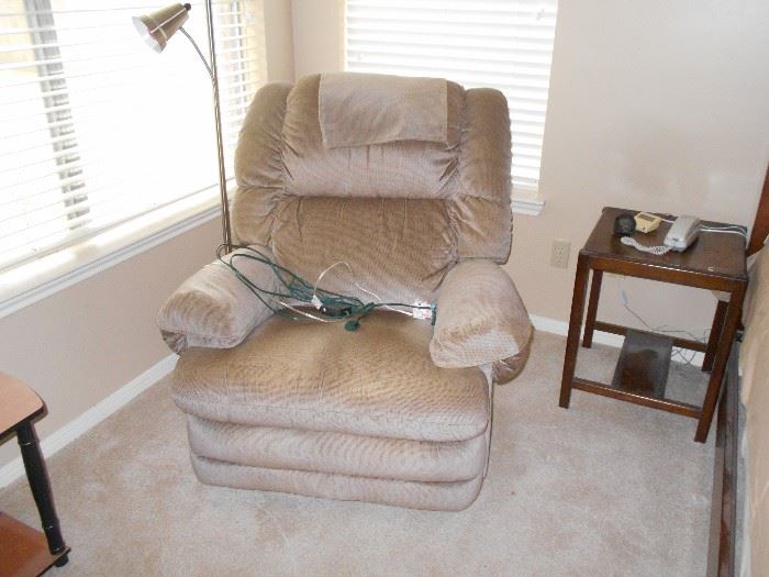 very nice and clean recliner
