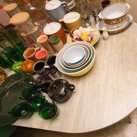 Wood Grain Formica Pattern on Table Top