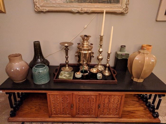 1970's Slate-topped Coffee table, by Heritage, collection of Surya decorative jars, vintage Russian brass Samovar, vintage onyx ashtray and matching lighter, collection of vintage brass candlesticks. 