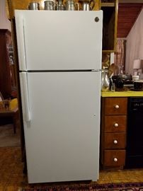 Brand new GE refrigerator/freezer, 16DTHCRWW
