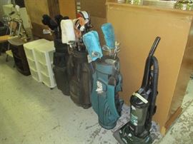 GOLF CLUBS AND VACUUM