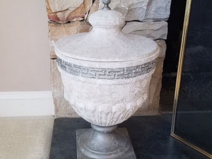 Decorative urn