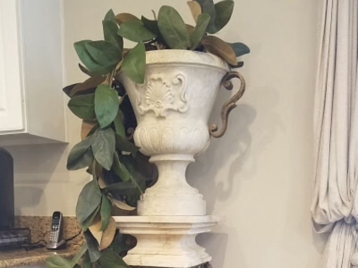 Large planter on pedestal