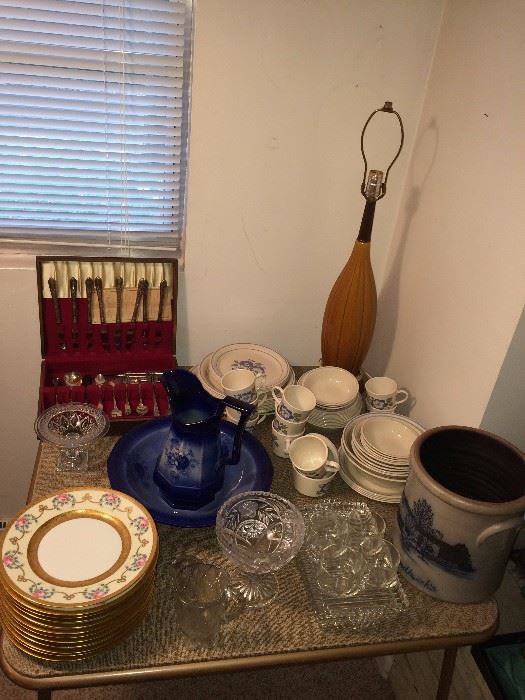 12 Cowell & Hubbard plates; Staffordshire pitcher and wash bowl; mid-century lamp; Cornerstone by Corning dinnerware.
