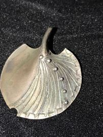 Beautiful brooch (unsigned)