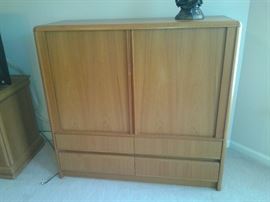 Scandinavian Gentlemens Dresser