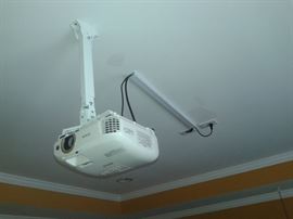 Epson 62C LCD Projector 2000  and Ceiling Mount