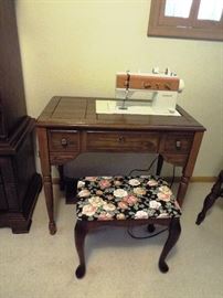 Singer sewing machine model 5522 with cabinet