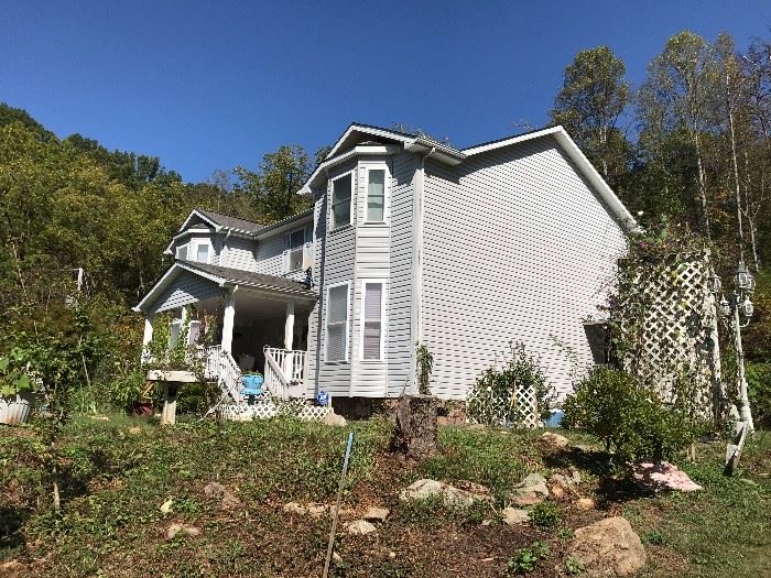 Cherokee Living Estate Enormous Collection starts on 11/9/2017