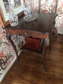 mahogany side table with lower shelf and crystal decanters