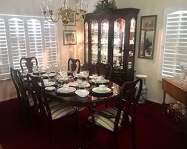 Formal Thomasville Queen Anne dining room set with matching china cabinet 