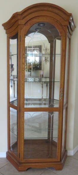 Lighted  Glass Shelf Curio Cabinet. USA made by Philip Reinisch Co. 