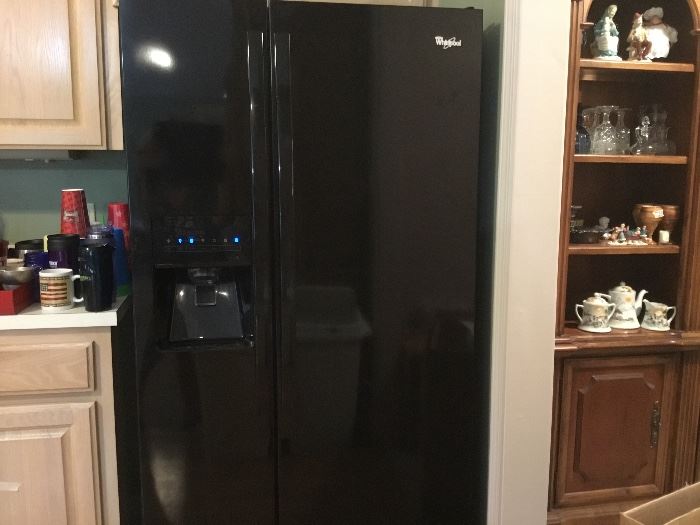 Black side by side,Refrigerator - has ice maker but it’s not hooked up; works great!