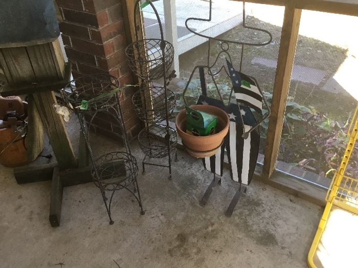 Screen porch - Planters & flower pots