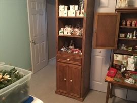 Great shelf unit with storage in bottom