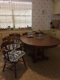 kitchen table & chairs