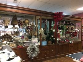 There are 4 cases in this group (3 pictured here).  There are 3 large sections and 1 smaller center section.