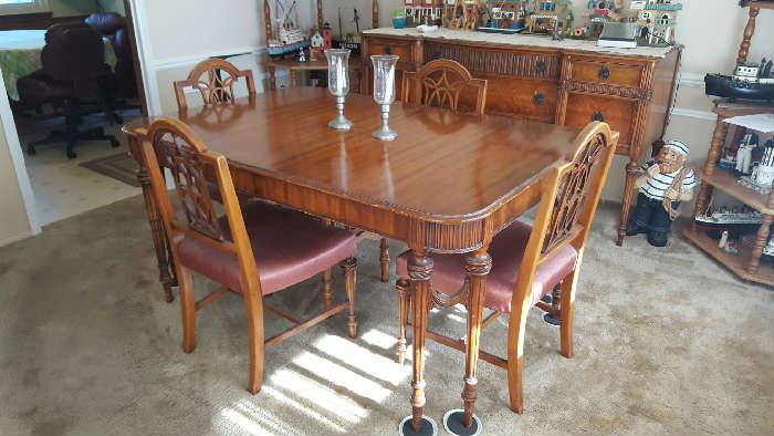 $275   Antique dining room table with 6 chairs and extra leaf