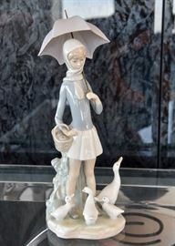 Lladro Figurine (Girl with Umbrella & Ducks)
