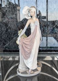 Lladro Figurine (Fancy Lady)
